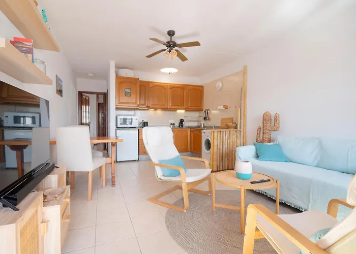 Lanzahost El Jameito Feliz - Playa Bastian Costa Teguise