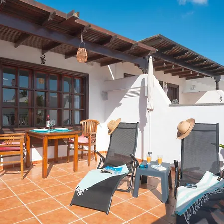 Lanzahost El Jameito Feliz - Playa Bastian Costa Teguise