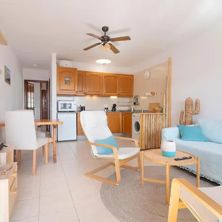 Lanzahost El Jameito Feliz - Playa Bastian كوستا تاغيسي