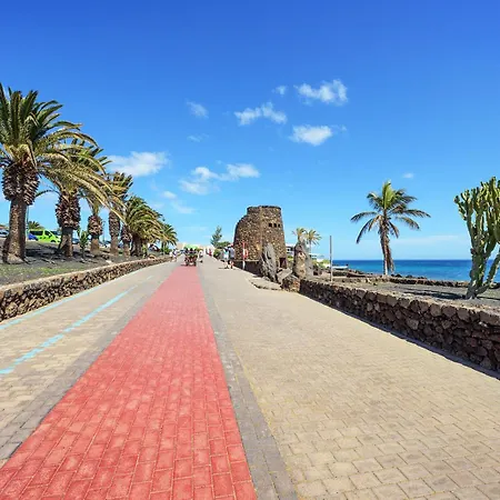 Lanzahost El Jameito Feliz - Playa Bastian * Costa Teguise